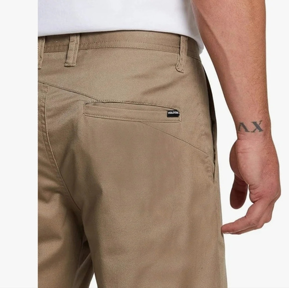 Volcom Corpo Class Mens khaki Chino Shorts size 30 Minimalist casual Streetwear - Picture 3 of 10